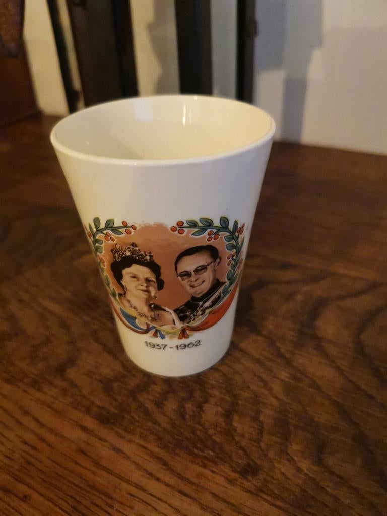 Vintage Beker Juliana & Bernhard 1937-1962, Verzamelen, Ophalen of Verzenden, Gebruikt, Nederland, Servies