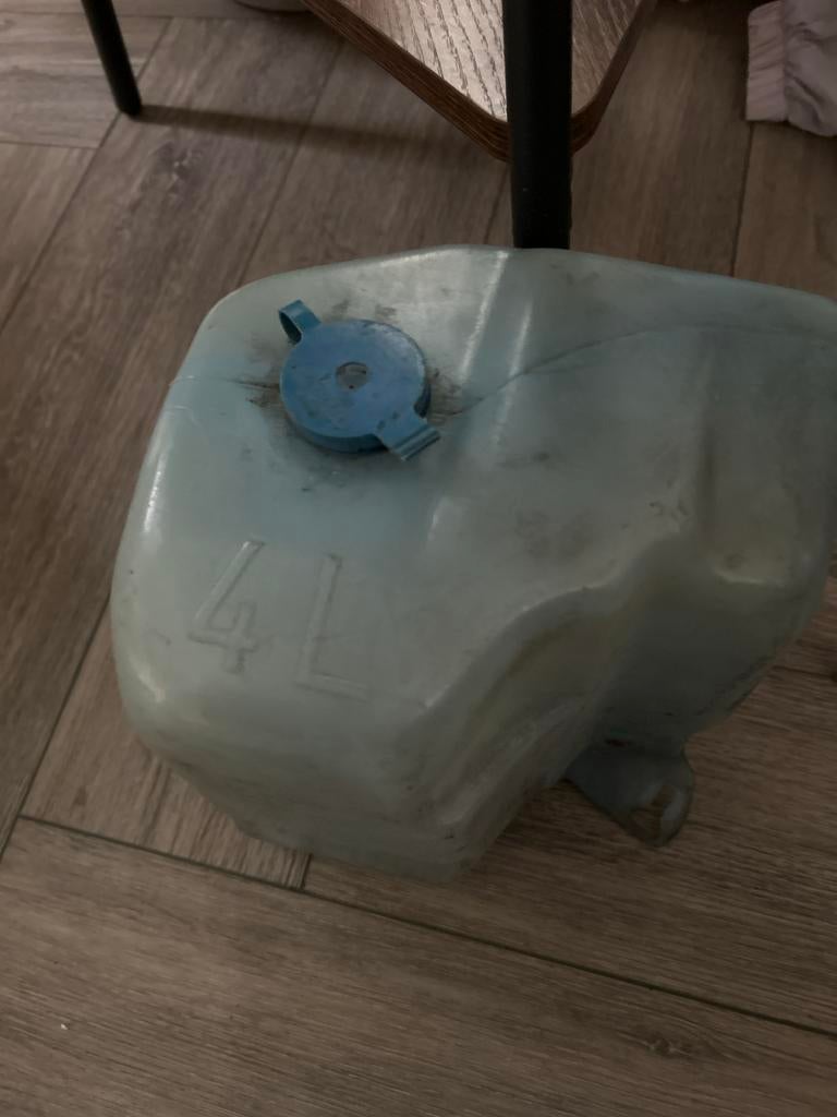 VW Golf 2 Ruitensproeier Reservoir met Pomp - 4 Liter, Auto-onderdelen, Ophalen of Verzenden, Gebruikt, Volkswagen