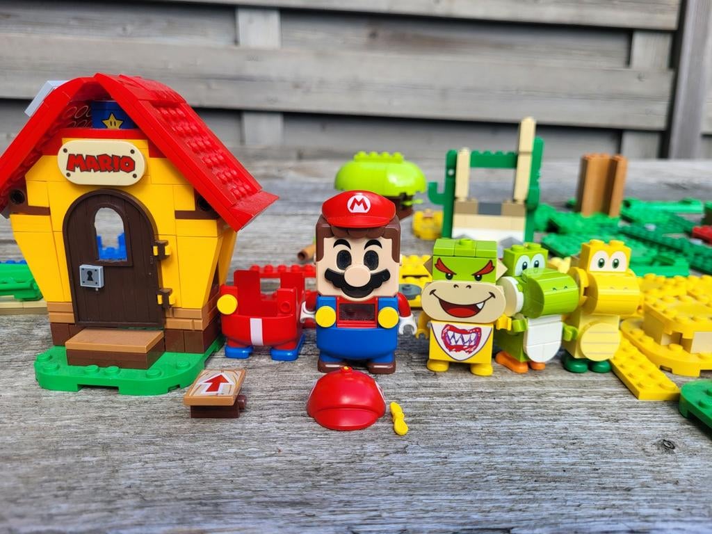 Lego Super Mario set met figuren en huisje, Ophalen of Verzenden, Zo goed als nieuw, Lego
