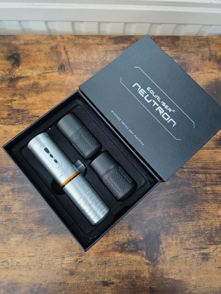 Equalizer Neutron tattoo machine, Sieraden, Tassen en Uiterlijk, Uiterlijk | Cosmetica en Make-up, Ophalen of Verzenden