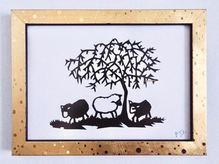 Vintage knipkunst papier lammetjes lente lijstje goud zwart, Huis en Inrichting, Woonaccessoires | Wanddecoraties, Zo goed als nieuw