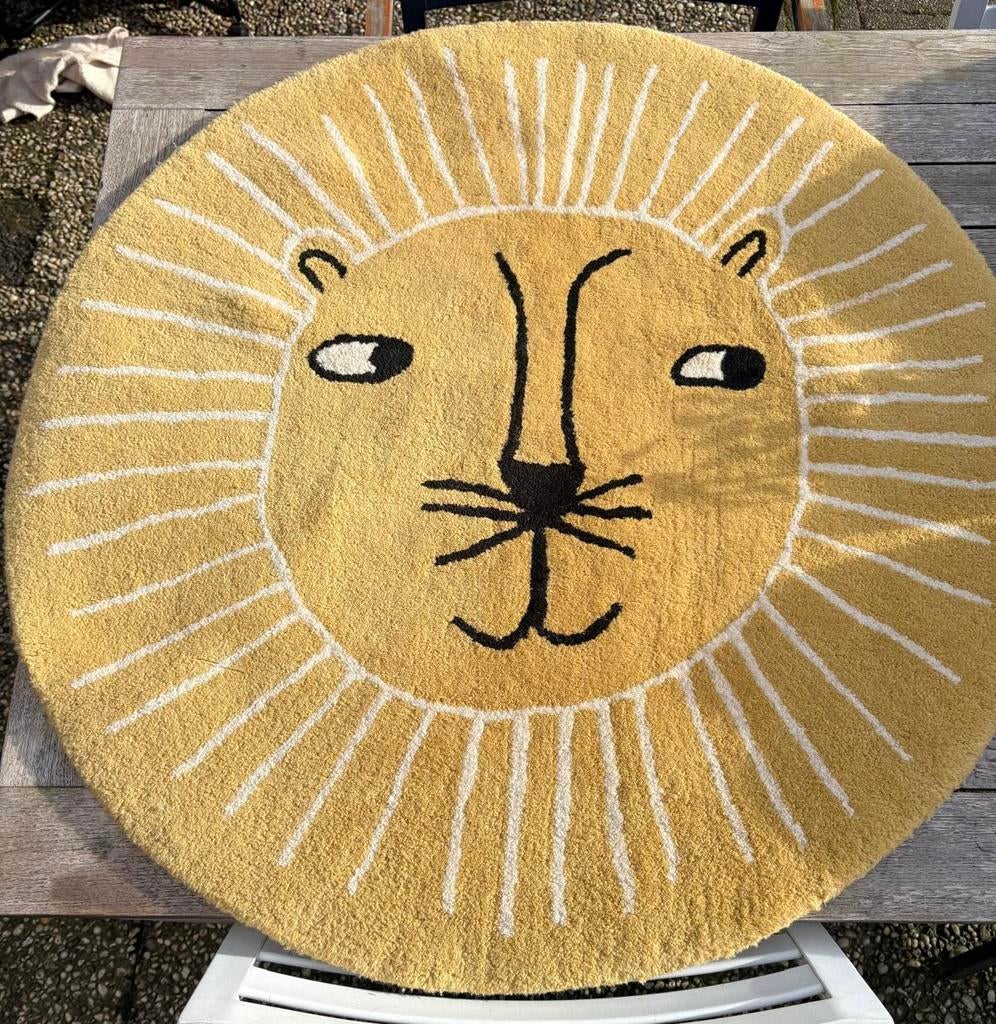 OYOY vloerkleed leeuw, Huis en Inrichting, 50 tot 100 cm, Rond, Zo goed als nieuw, Kinderkamer