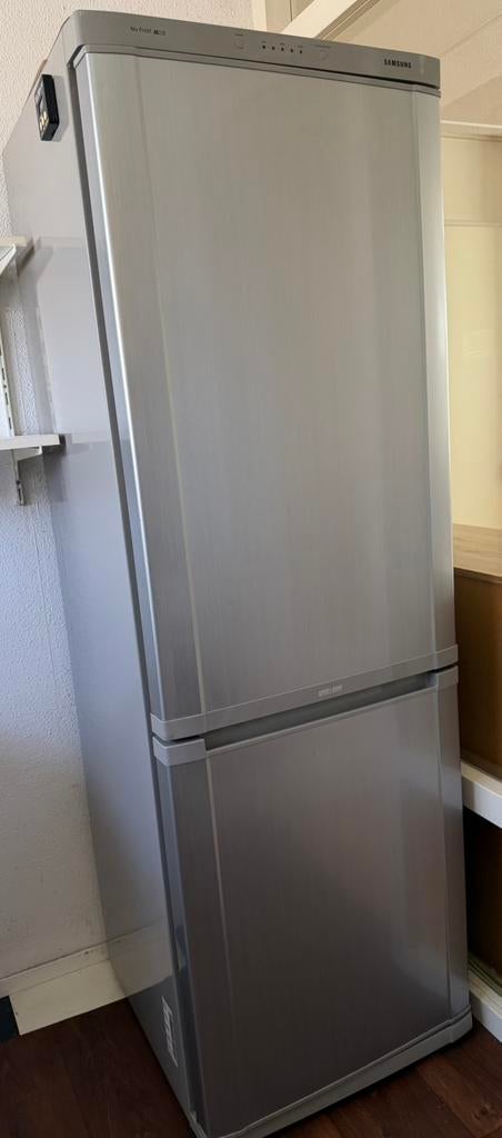 Samsung Koelkast, Huis en Inrichting, Ophalen of Verzenden, Zo goed als nieuw, Hout, Cd's