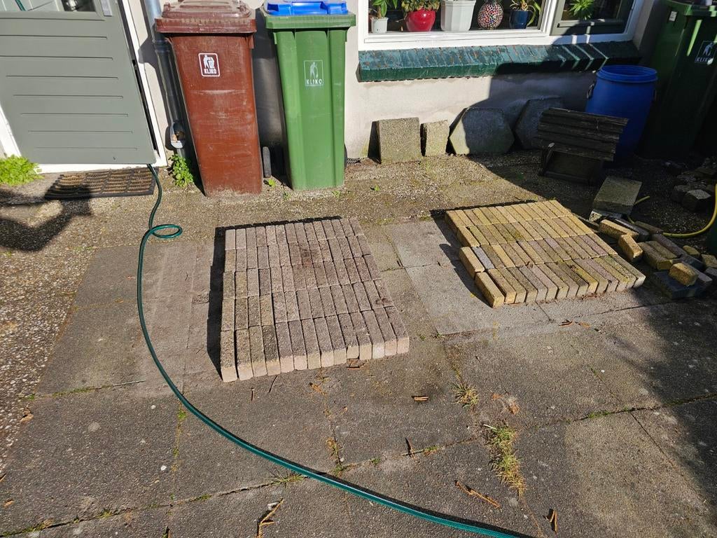 70 stuks grijs/rode en 42 stuks gele klinkers Gratis, Tuin en Terras, Tegels en Klinkers, Ophalen of Verzenden, Gebruikt, Beton