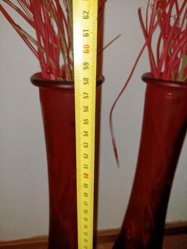 2 rode grote vazen met kunst takken krul MOET WEG, Huis en Inrichting, Woonaccessoires | Overige, Gebruikt, ., Ophalen of Verzenden