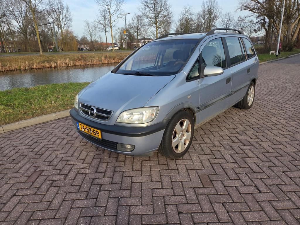 Opel Zafira 2.2-16V Elegance, Auto's, Opel, Gebruikt, 4 cilinders, 7 stoelen, 600 kg