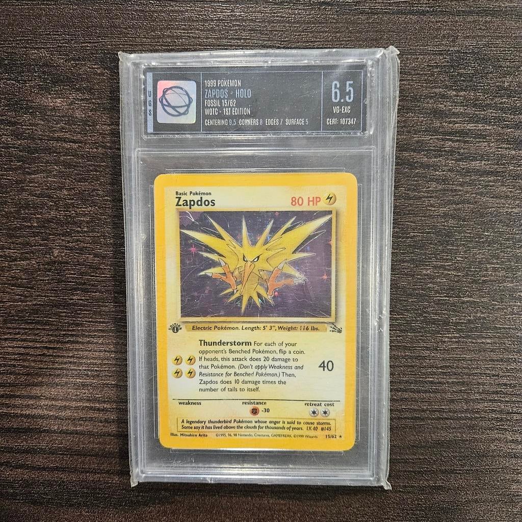 Zapdos Fossil First Edition Holo 15/62 UGS 6.5, Hobby en Vrije tijd, Verzamelkaartspellen | Pokémon, Ophalen of Verzenden, Zo goed als nieuw