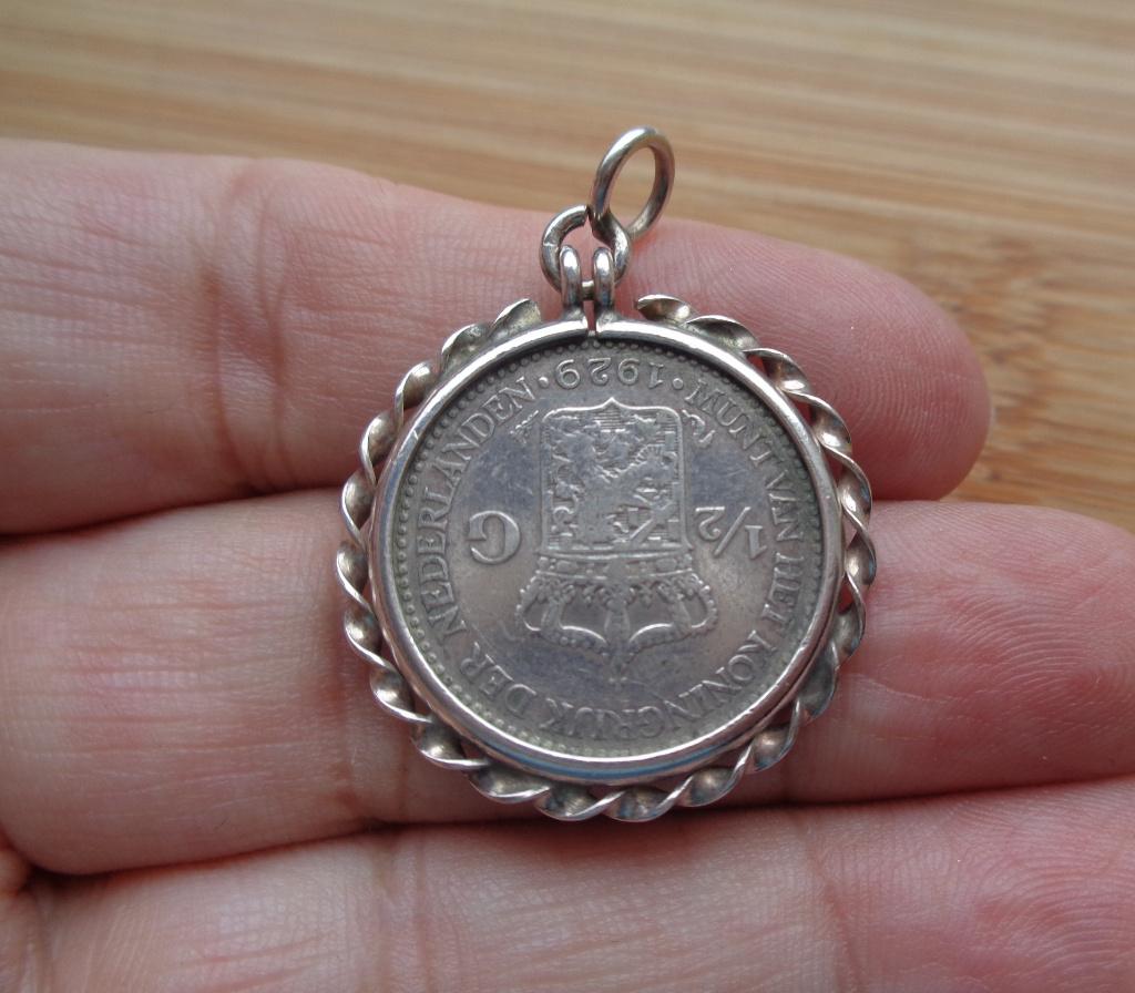 zilveren hanger 1/2 gulden in krans [617], Verzenden, Zilver, Hanger
