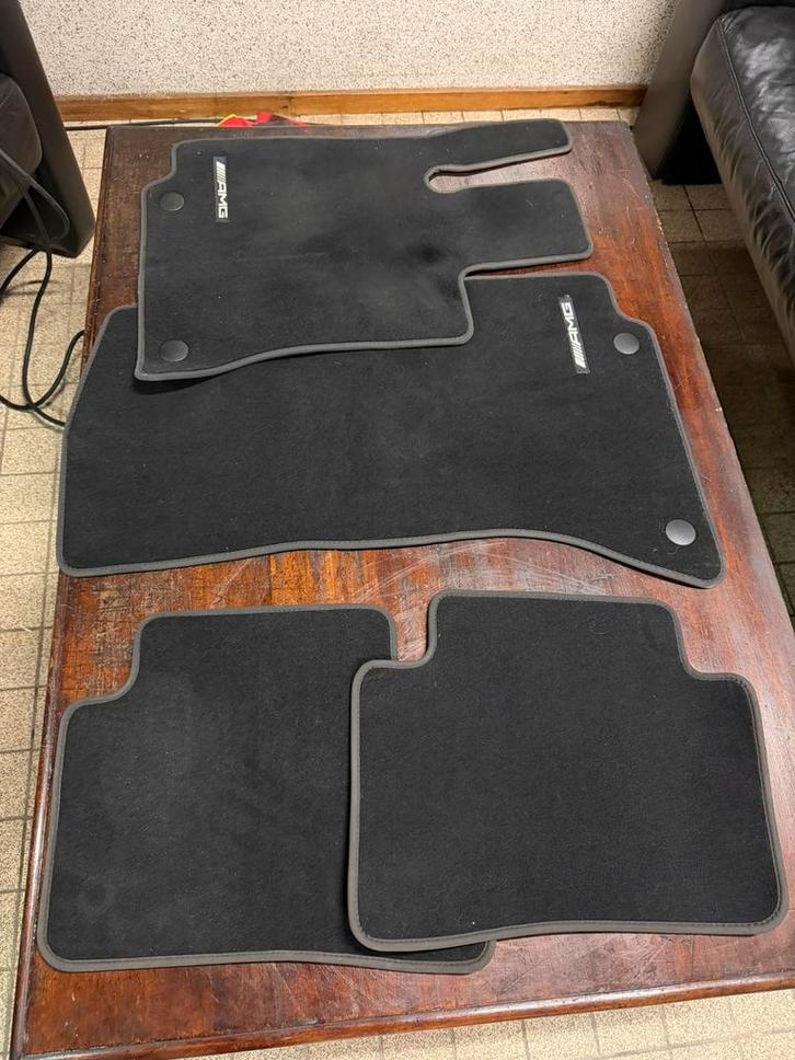 Originele Mercedes AMG Mattenset W206 – Nieuw – A2066802803, Auto diversen, Automatten, Nieuw, Ophalen of Verzenden