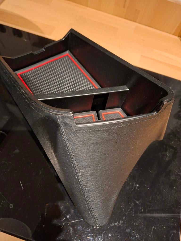 Opbergcompartiment voor onder armconsole midden BMW X1 F48, Auto-onderdelen, Interieur en Bekleding, Ophalen, Gebruikt, BMW