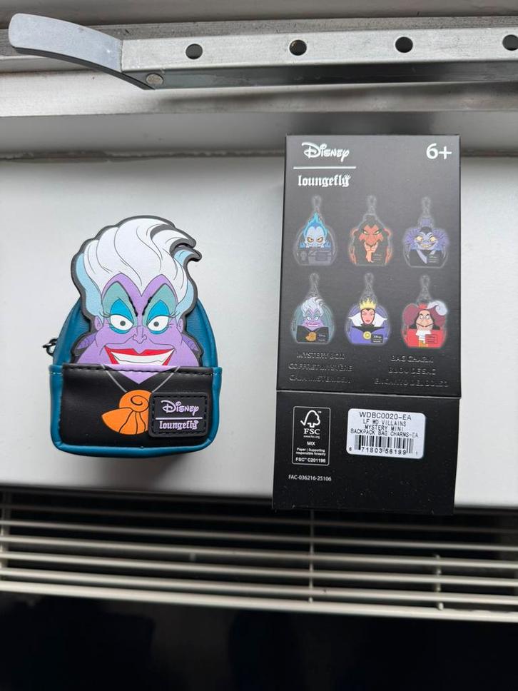 Disney ursula bag loungefly, Verzamelen, Disney, Zo goed als nieuw, Beeldje of Figuurtje, Overige figuren, Ophalen of Verzenden