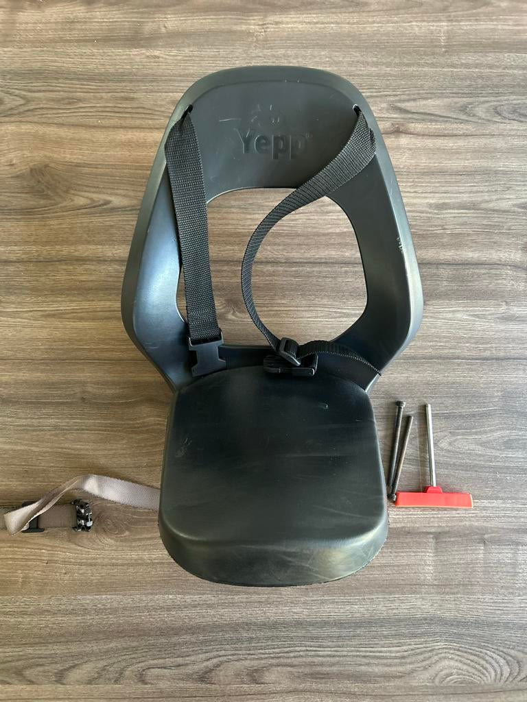 Yepp Junior Achterzitje - Zwart, Fietsen en Brommers, Ophalen, Achterzitje, 22 t/m 36 kg, Gebruikt