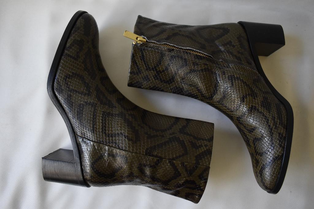 April'26 Atelier maat 40 designer laarzen met rits NIEUW, Kleding | Dames, Schoenen, Nieuw, Lage of Enkellaarzen, Groen, Ophalen of Verzenden