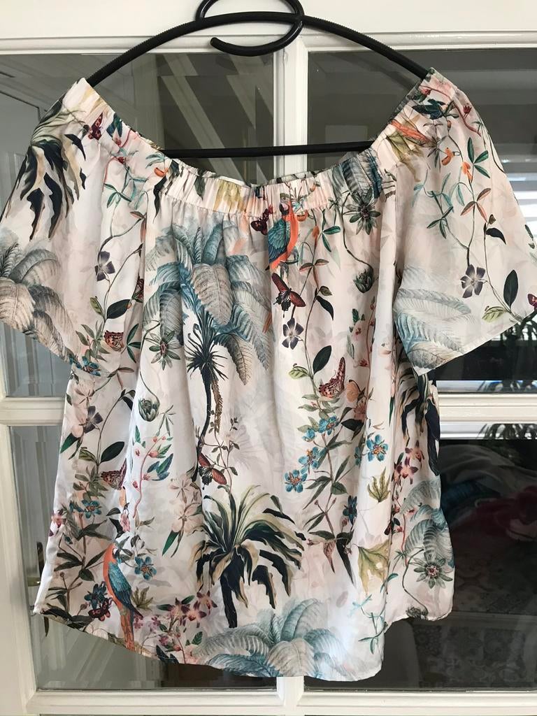 Top mt 36 H&M mooie stof met print beige/ crème, Kleding | Dames, Tops, H&M, Beige, Ophalen of Verzenden, Zo goed als nieuw