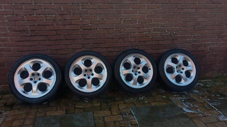 Alfa Romeo 17 inch velgen met banden+opel banden, Auto-onderdelen, Banden en Velgen, Zomerbanden, 17 inch, 205 mm, Ophalen of Verzenden