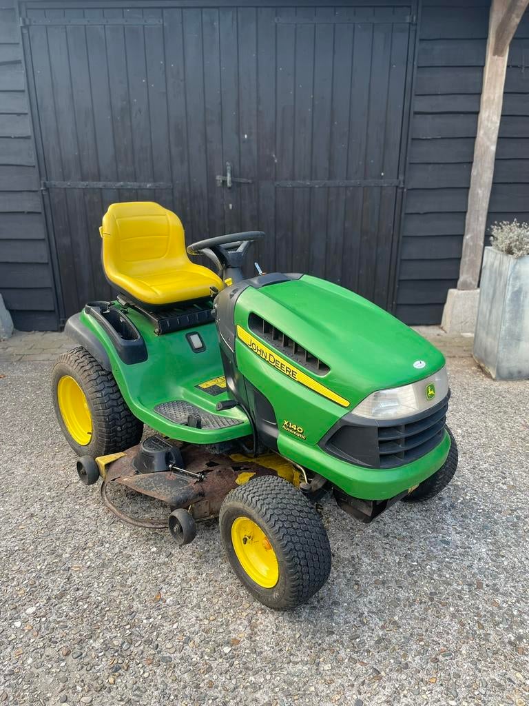 Nette John Deere X140 Zitmaaier, Tuin en Terras, Zitmaaiers, John Deere, Gebruikt, Ophalen of Verzenden, 120 cm of meer