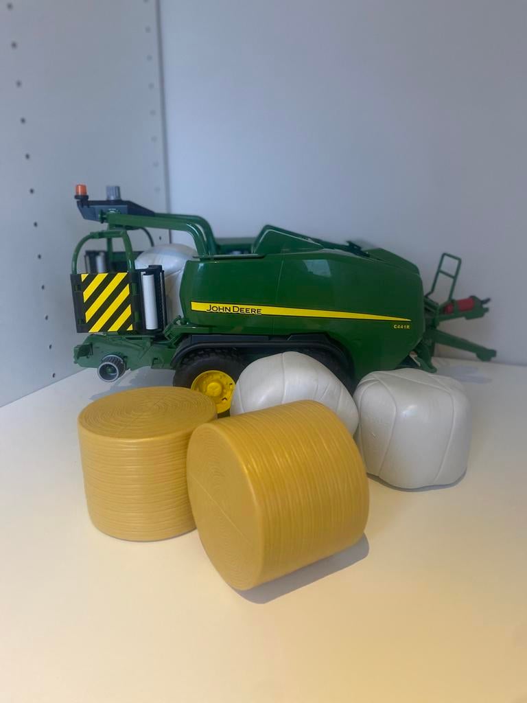 Jonh Deere c441r balenpers|Bruder +5 balen, Ophalen of Verzenden, Zo goed als nieuw