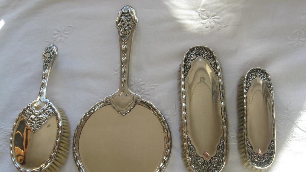Zilveren borstels & spiegel set., Antiek en Kunst, Antiek | Goud en Zilver, Verzenden, Zilver