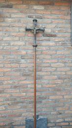 Antiek kerk kruis op stok met Jezus, Ophalen