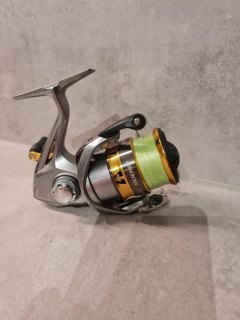 Shimano Sedona 2500S Spinmolen, Ophalen of Verzenden, Zo goed als nieuw, Molen