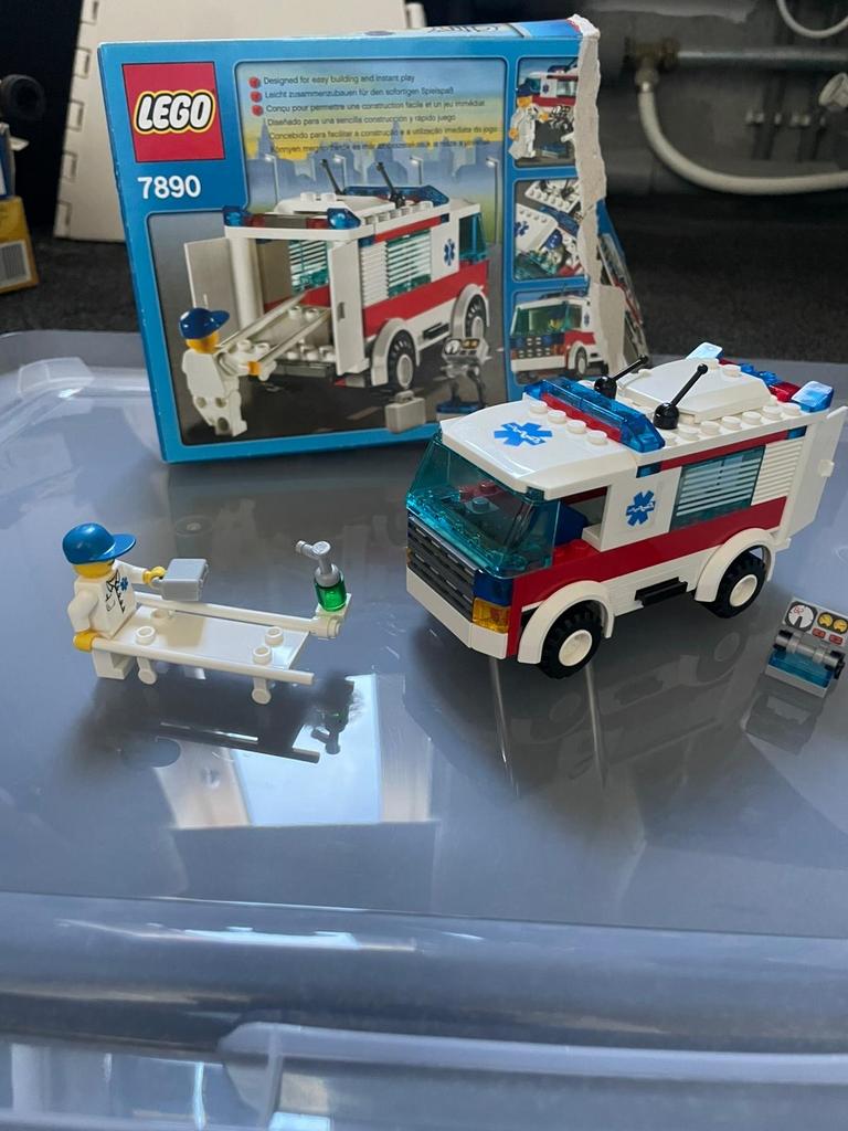 LEGO City Ambulance 7890 met minifiguur en brancard, Kinderen en Baby's, Speelgoed | Duplo en Lego, Ophalen of Verzenden, Gebruikt