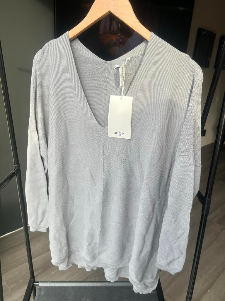 Nieuwe grijze gehaakte trui met V-hals, maat M, Kleding | Dames, Ophalen of Verzenden, Nieuw, Maat 38/40 (M), Grijs