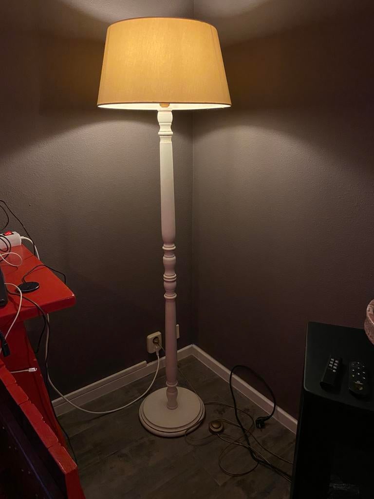 Vloerlamp wit met roomwitte kap, Ophalen of Verzenden, Gebruikt, Stof, 150 tot 200 cm