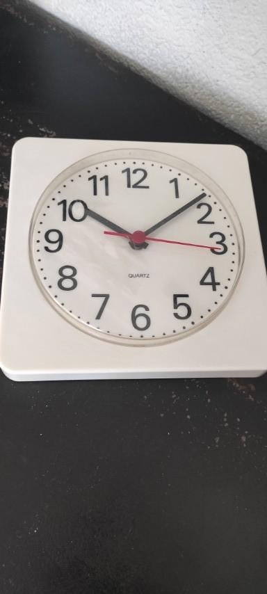 Vintage keukenklok wit Junghans, Ophalen of Verzenden, Gebruikt, Analoog, Wandklok