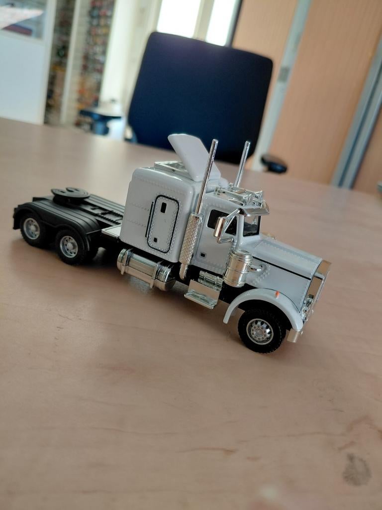 Aangeboden.....Amerikaanse truck schaal 1:50, Ophalen of Verzenden, Nieuw, Bus of Vrachtwagen, Overige merken