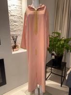 Lichtroze Jellaba met Gouddraad & Zwaq M3alem, Maat 38/40 (M), Nieuw, Ophalen of Verzenden, Roze