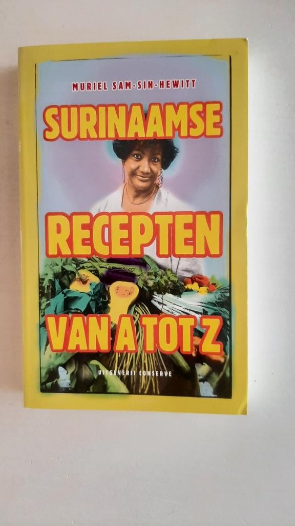 Surinaamse Recepten van A tot Z kookboek - Sam Sin Hewitt, Azië en Oosters, Ophalen of Verzenden, Zo goed als nieuw, Hoofdgerechten
