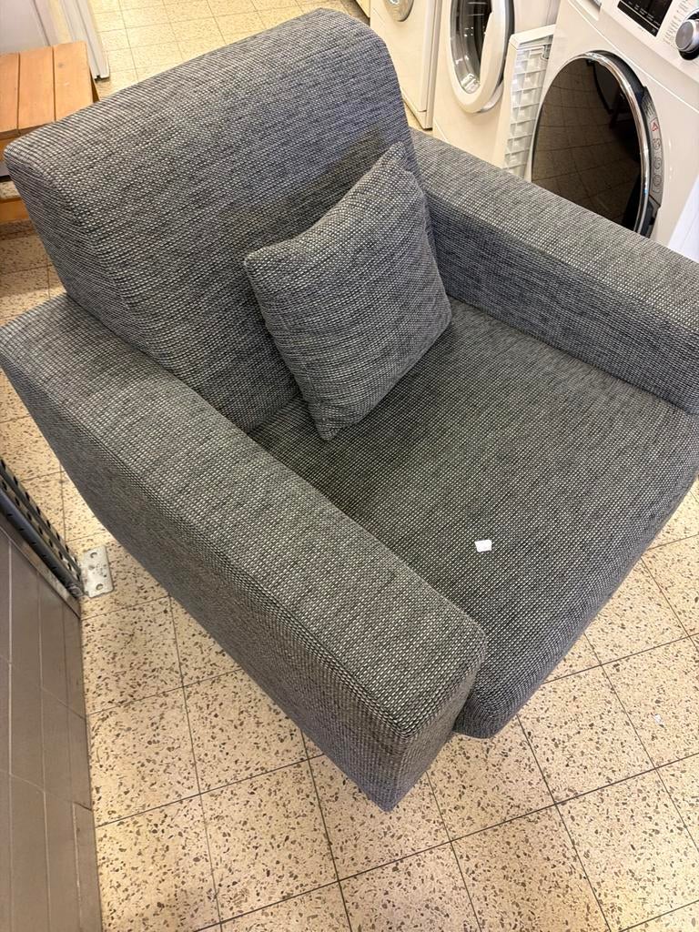 Comfortabele grijze fauteuil met kussen, Huis en Inrichting, Fauteuils, Ophalen, Gebruikt, Kringloop, Kringloop