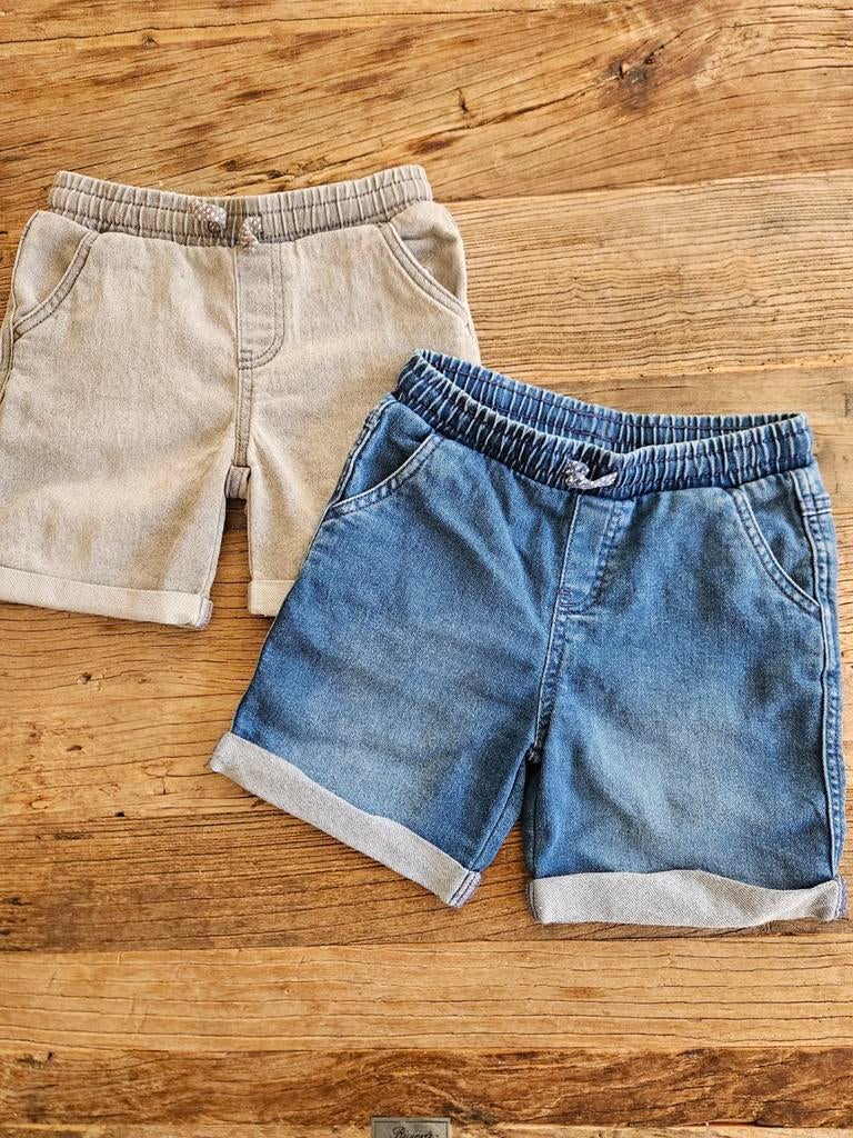 2 korte broeken jeans maat 122/128, Kinderen en Baby's, Kinderkleding | Maat 122, Ophalen of Verzenden, Onbekend, Jongen of Meisje