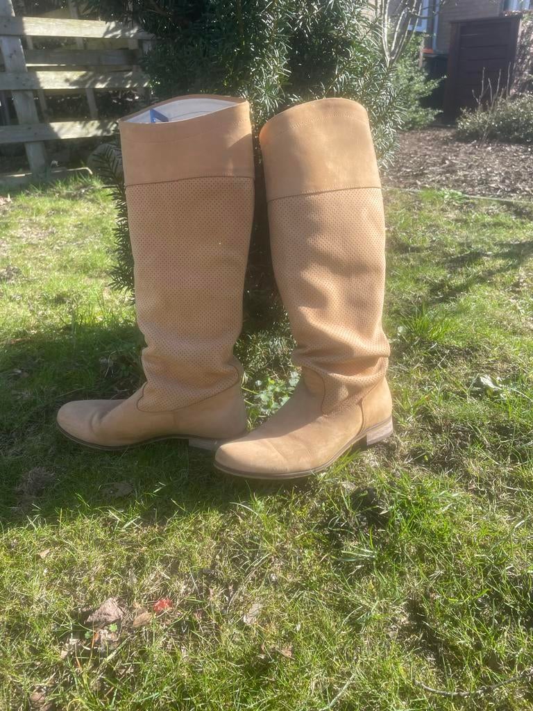 Suède voorjaarslaarzen met gaatjes - Maat 39, Kleding | Dames, Schoenen, Ophalen of Verzenden, Gedragen, Beige, Lage of Enkellaarzen