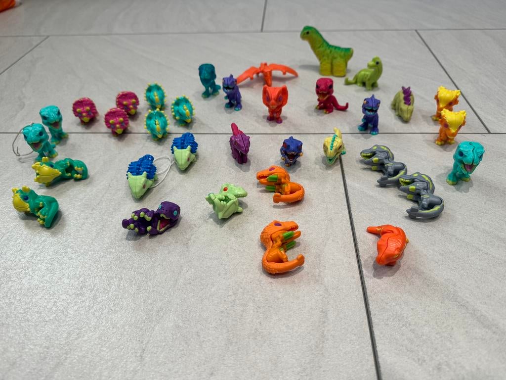 Dinosaurussen uit kinder suprise ei, Ophalen of Verzenden, Zo goed als nieuw