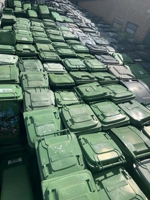 2033. Partij kliko 's / container / prullenbak, Ophalen, Kunststof, Gebruikt, 40 liter of meer