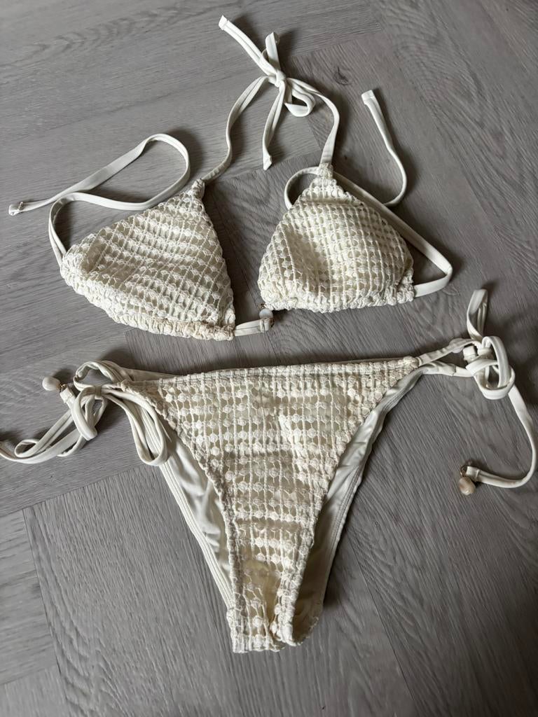 Bijna nieuwe bikini van Hunkemöller mt M, Ophalen of Verzenden, Zo goed als nieuw, Wit, Bikini