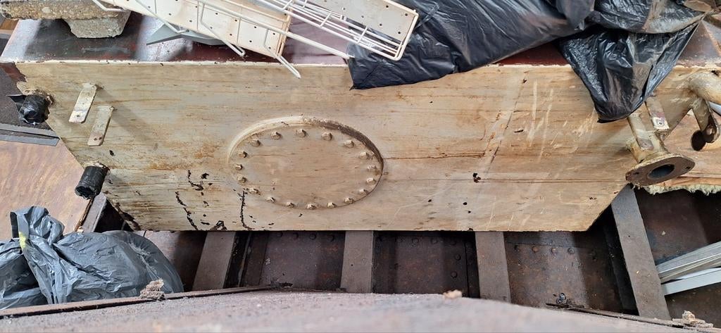 Dieseltank staal met mangat L 134 x B64 x D40 inhoud:  340L, Doe-het-zelf en Verbouw, Metalen, Ophalen