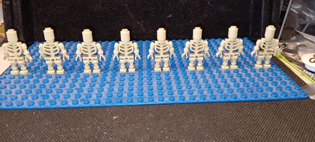 LEGO NINJAGO. 8 skeletten bowlingpins, Ophalen of Verzenden, Zo goed als nieuw