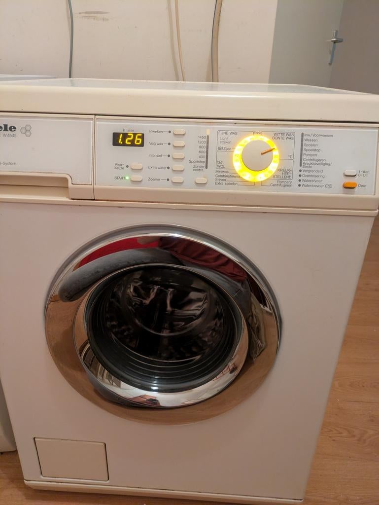 Miele W443S W4645 Wasmachine - Weinig gebruikt, Ophalen, 1200 tot 1600 toeren, Gebruikt, 4 tot 6 kg