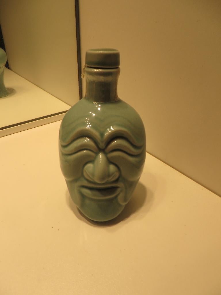 Japans drank flesje, jade groen porselein, in vorm gezicht, Antiek en Kunst, Ophalen of Verzenden