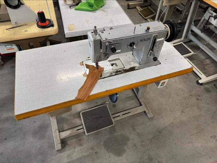 Industriele naaimachine 3voudig transport adler 267, Hobby en Vrije tijd, Naaimachines en Toebehoren, Gebruikt, Naaimachine, Overige merken