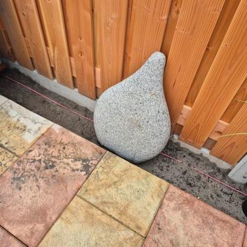 Natuur steen grafsteen monument   beschikbaar voor biedingen