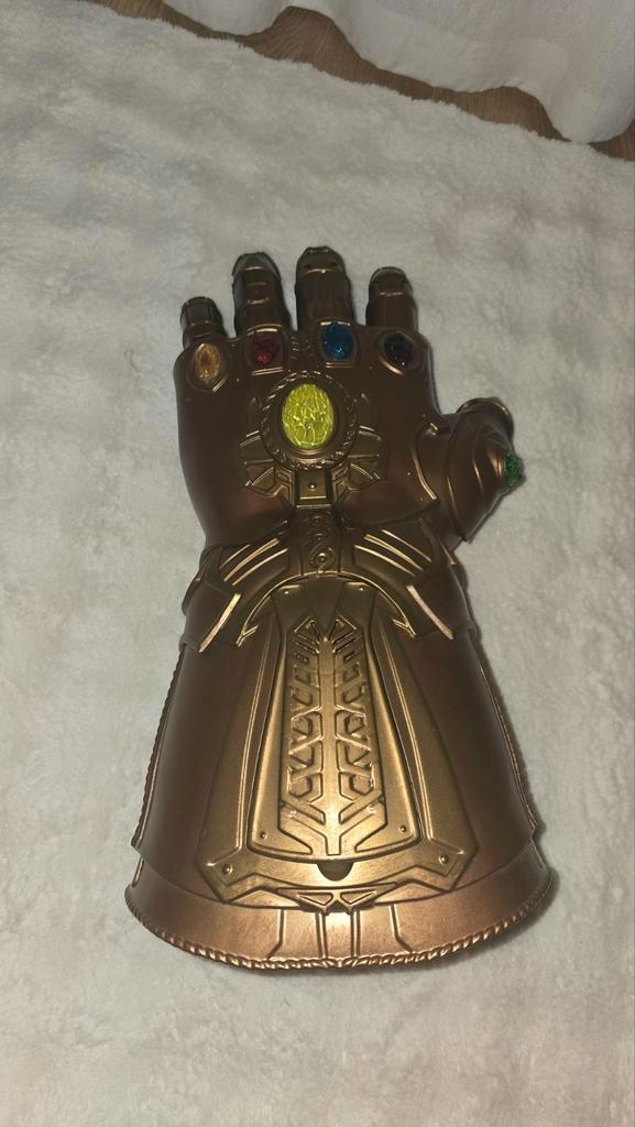 Thanos Infinity Gauntlet - Licht & Geluid, Kinderen en Baby's, Speelgoed | Actiefiguren, Zo goed als nieuw, Ophalen