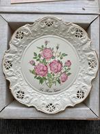 Te koop: Crown Davenport sierbord Queen Victoria Rose, Bord of Schaal, Ophalen, Porselein