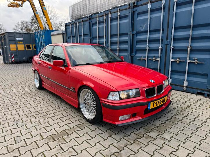 BMW E36 323i 1995 Rood, Auto's, BMW, Particulier, 3-Serie, Airbags, Bluetooth, Centrale vergrendeling, Lichtmetalen velgen, Mistlampen