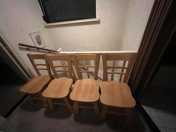 Eilenhouten stoelen (4 stuks) beschikbaar voor biedingen
