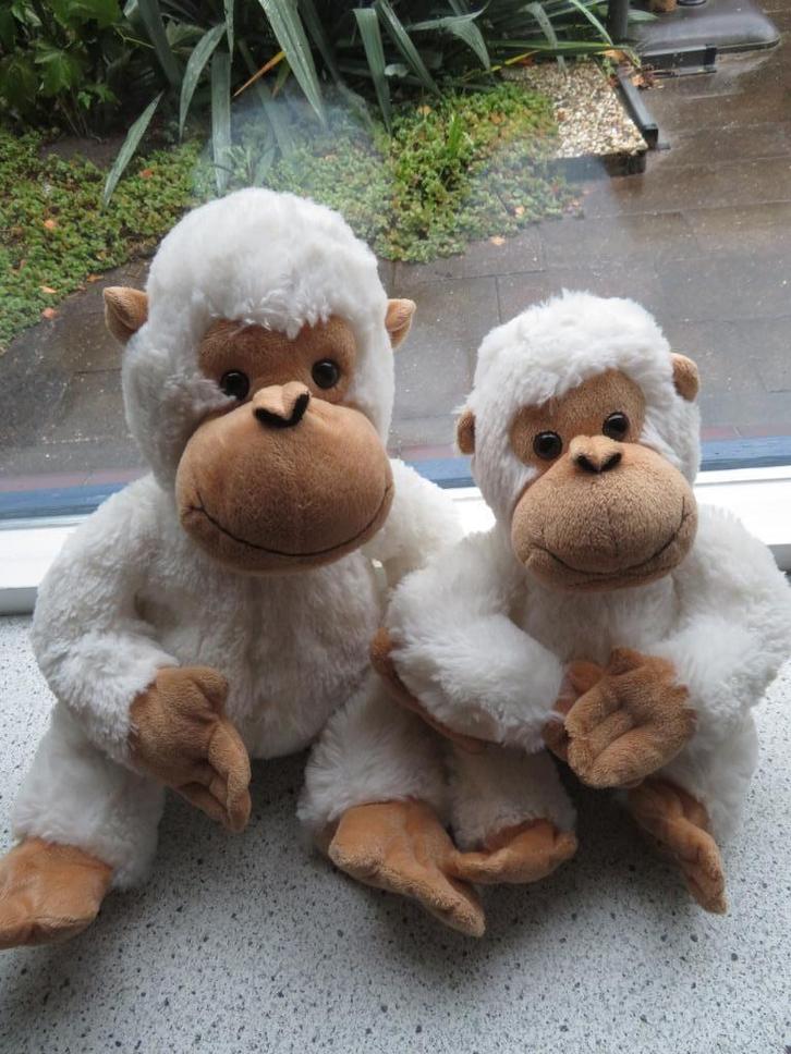 2 x Aap merk Riverdale wit velours + bruine kunststof ogen, Kinderen en Baby's, Speelgoed | Knuffels en Pluche, Zo goed als nieuw
