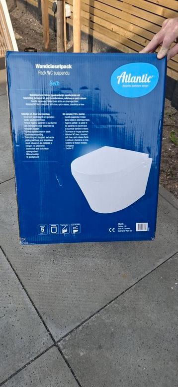 Toiletpot nieuw in doos beschikbaar voor biedingen