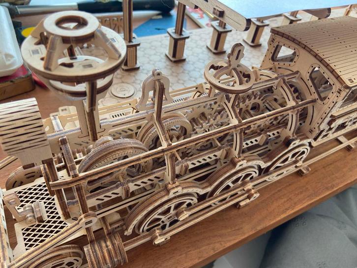 Houten Modelbouw Trein - Wood Trick, Hobby en Vrije tijd, Modelbouw | Auto's en Voertuigen, Zo goed als nieuw, Overige typen, Groter dan 1:32